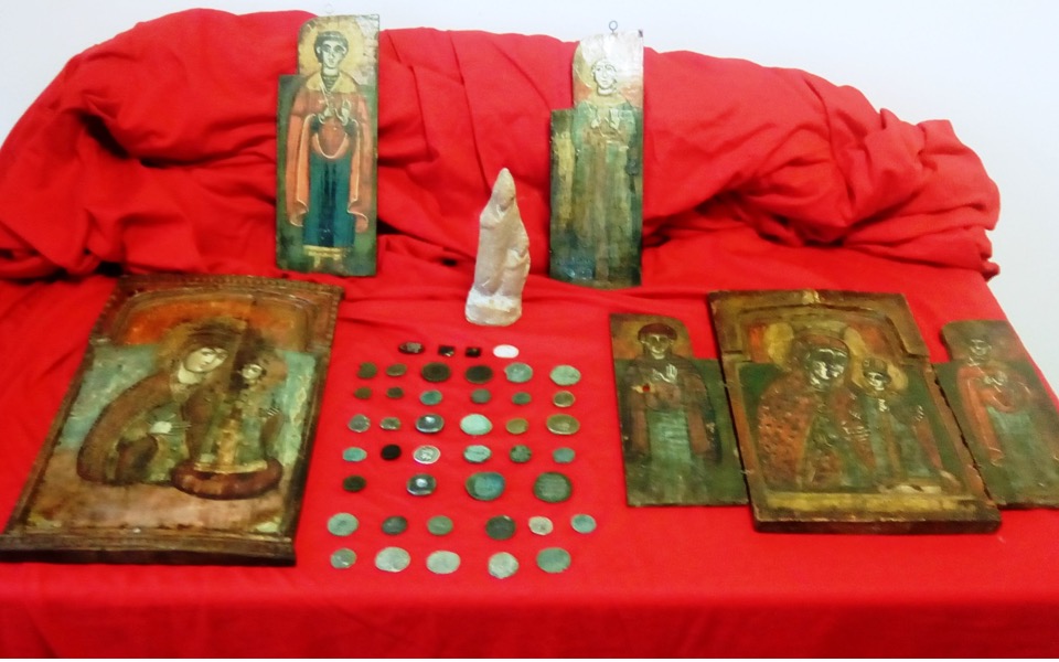 Two detained in Thessaloniki over illegal artifacts