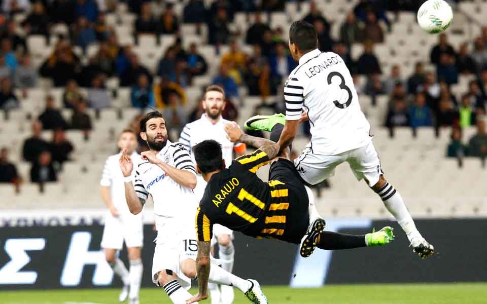 AEK beats PAOK and threatens its lead