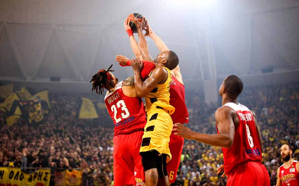 Olympiakos overcomes Aris obstacle