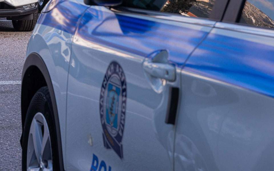 Police seek armed pair that held up Athens post office branch