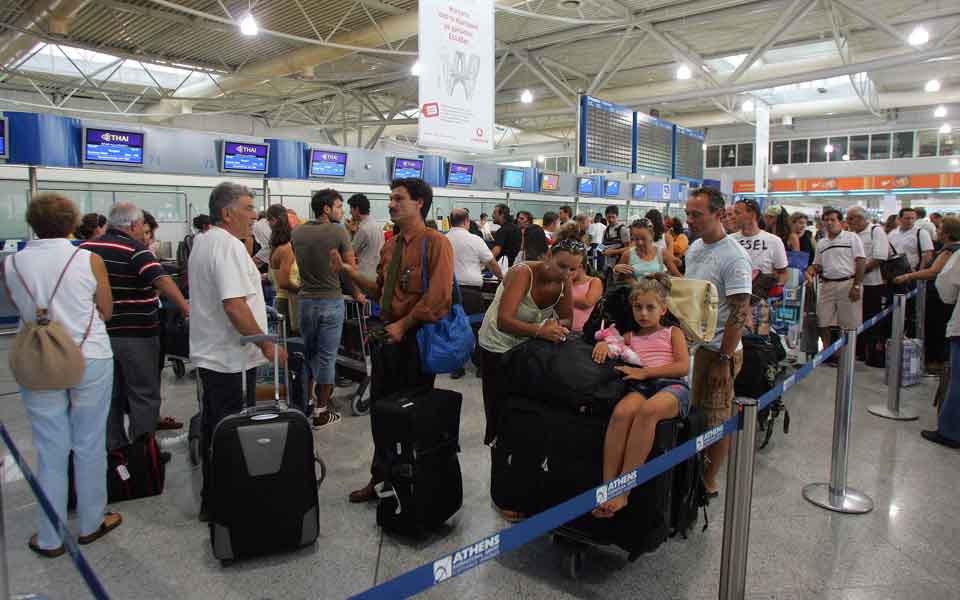 Passengers traveling through Greek airports up 8.4 percent in January-April