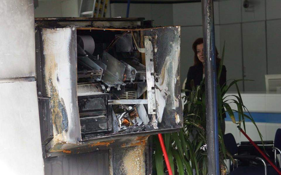 Gang members  arrested over ATM explosions