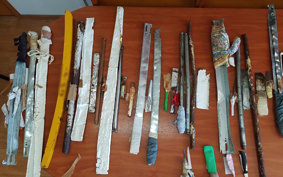 Drugs, knives seized in surprise police raid in Avlona prison