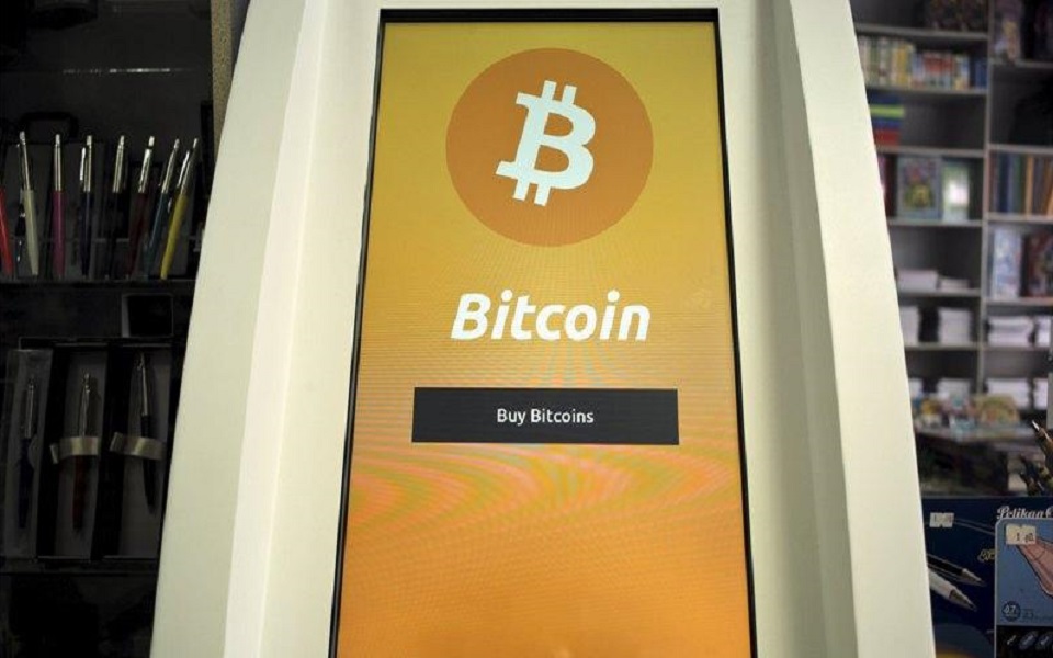 Fearing return to drachma, some Greeks use Bitcoin to dodge capital controls