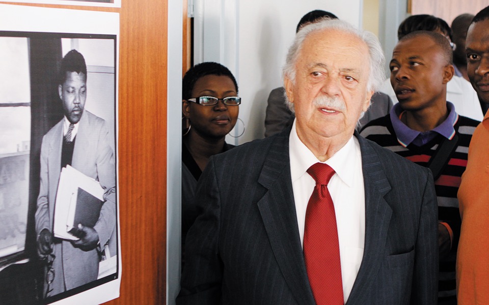 Legendary Greek lawyer in struggle against apartheid dies