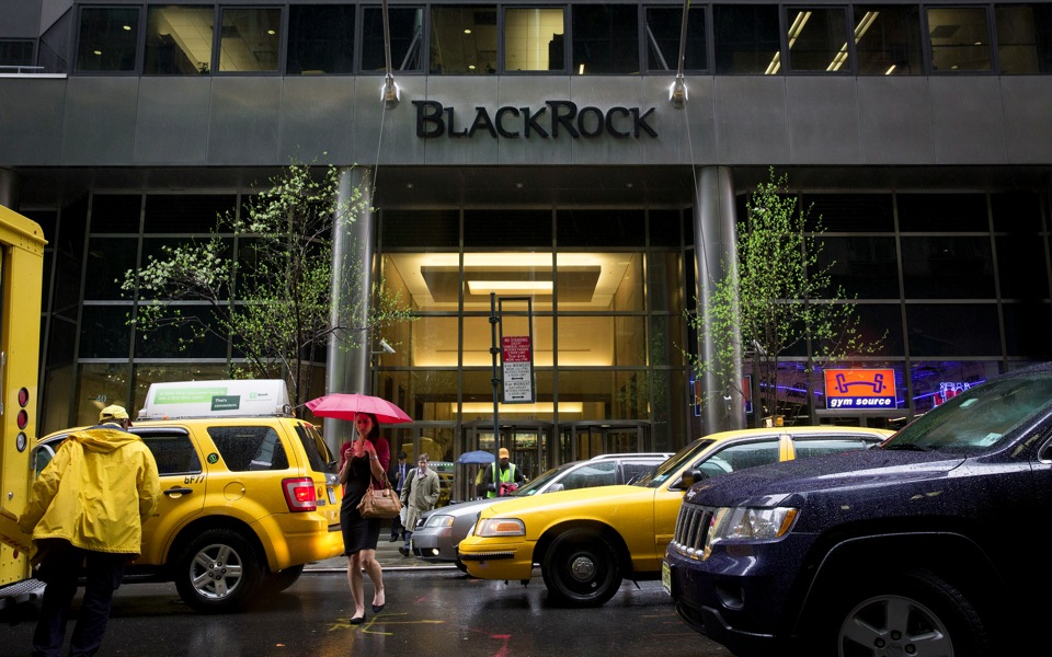 BlackRock buys Greek debt seeing peers too pessimistic on prices