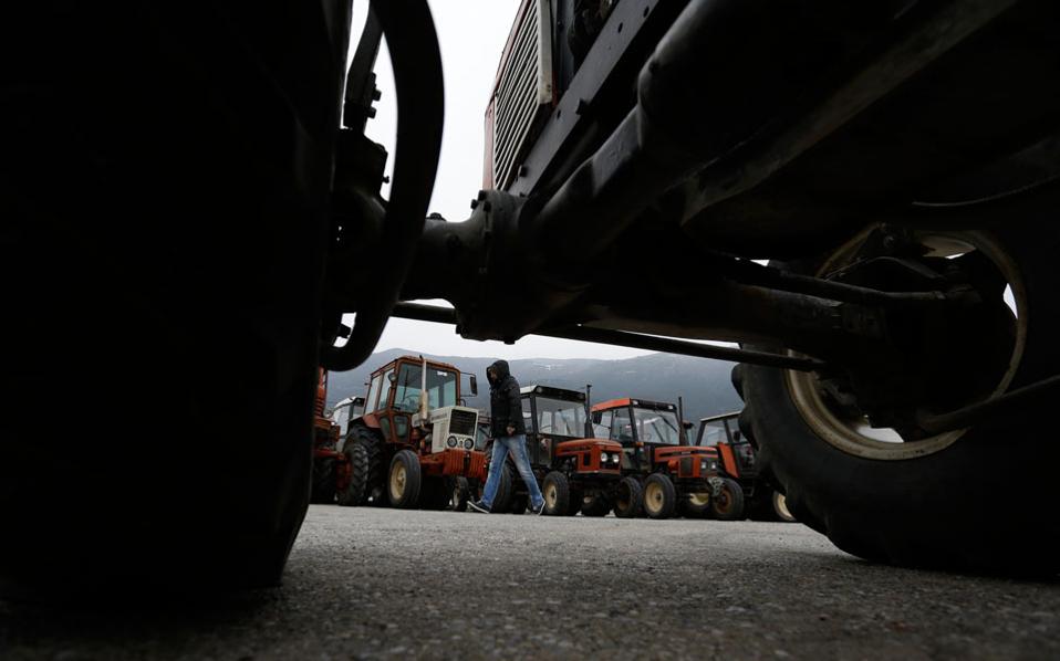 Greek farmers ramp up motorway blockade over pension reforms