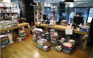 Bookshops, salons open as other stores start curbside pickups