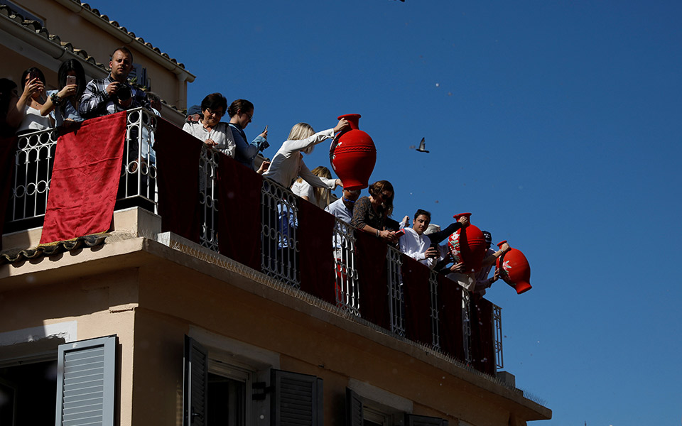 Old Easter tradition on the Greek island of Corfu is a smash