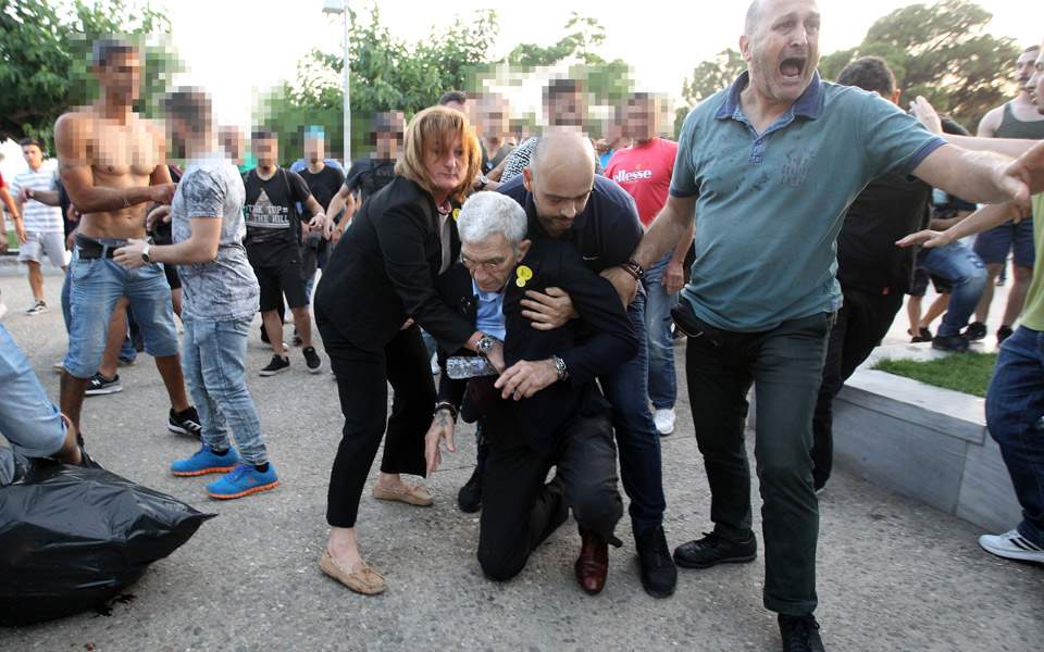 Nationalist mob beats mayor of Thessaloniki