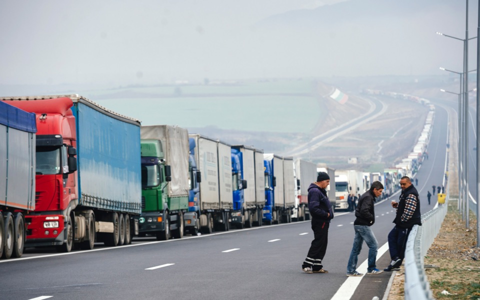 More than 2,800 vehicles stuck on Greek-Bulgarian border