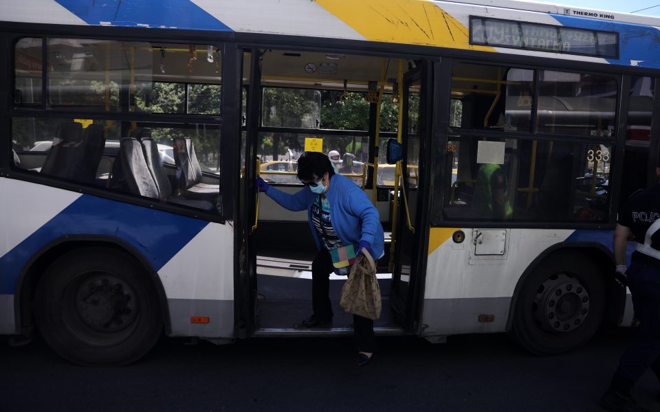 Front-door rule suspended on Athens buses