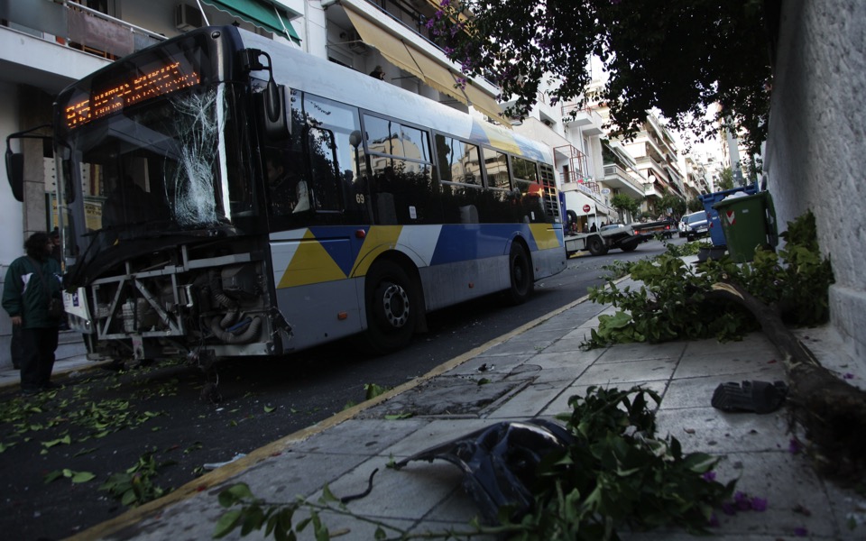 Senior injured by driverless bus in Piraeus