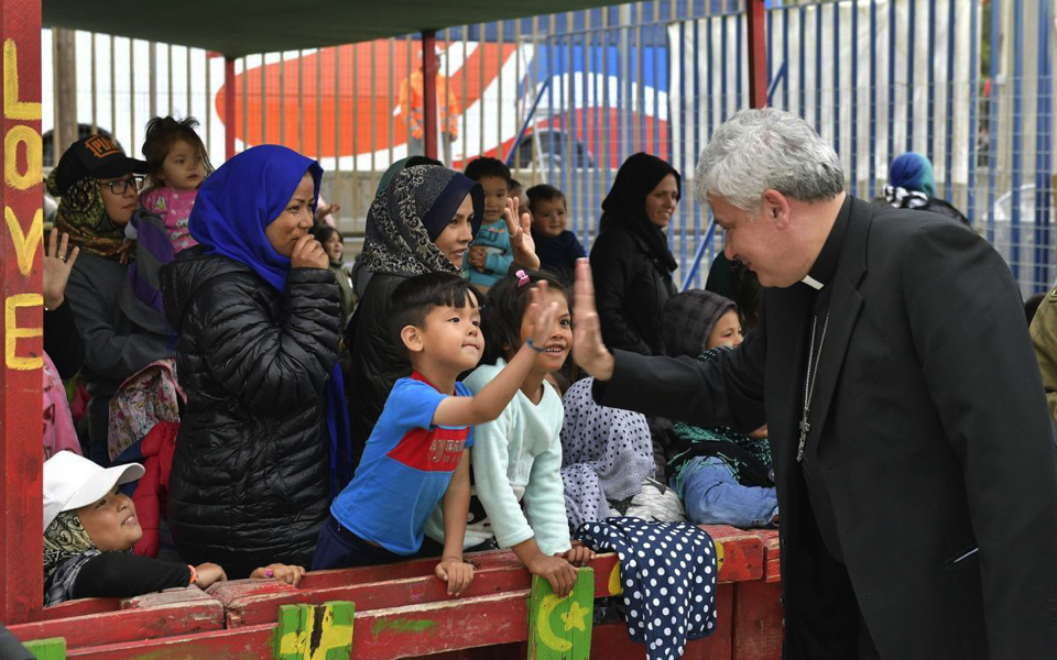 Pope’s charity chief visits refugee camp in Greece