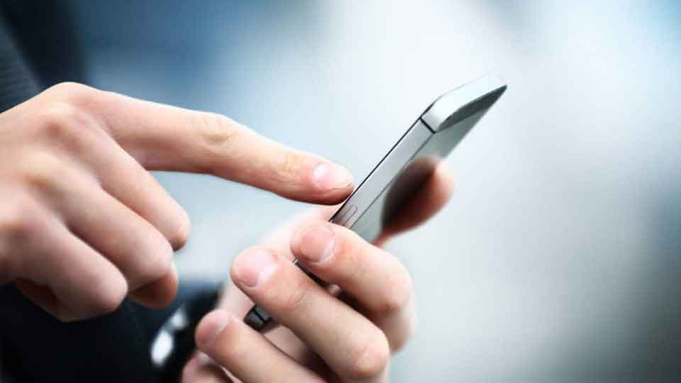 Greeks pay dear for mobile services