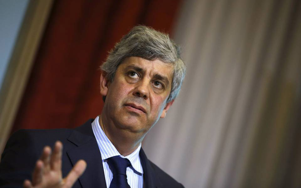 Portugal’s finance minister tells Bild EU should discuss Greek debt relief