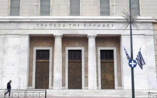 Greek private sector bank deposits rise in October, resume uptrend