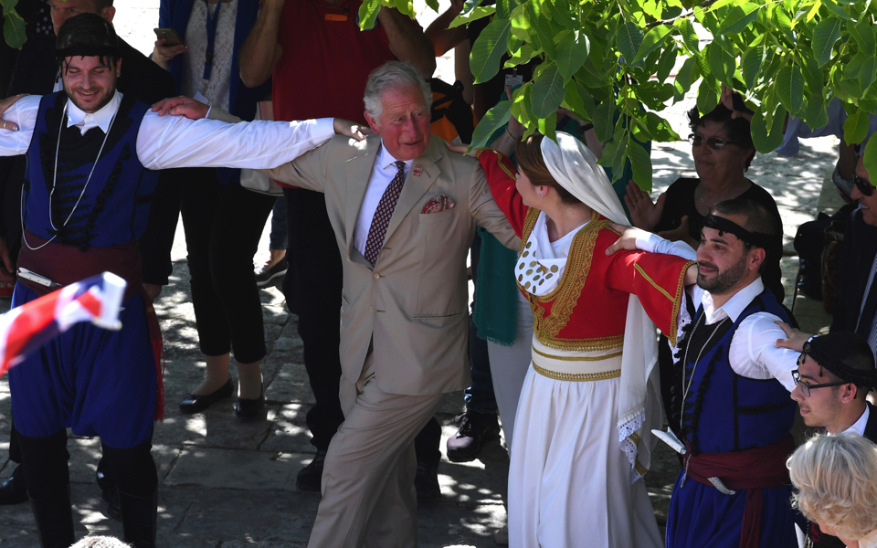 Royal couple wrap up visit with traditional dance
