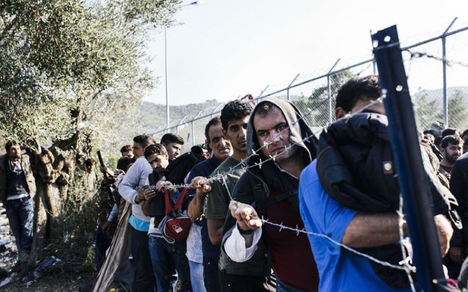 Gov’t planning new migrant  center for Chios