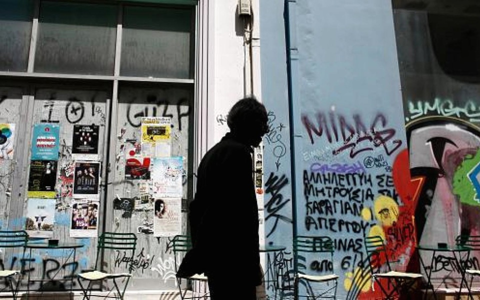 More Greek businesses folding as economy contracts