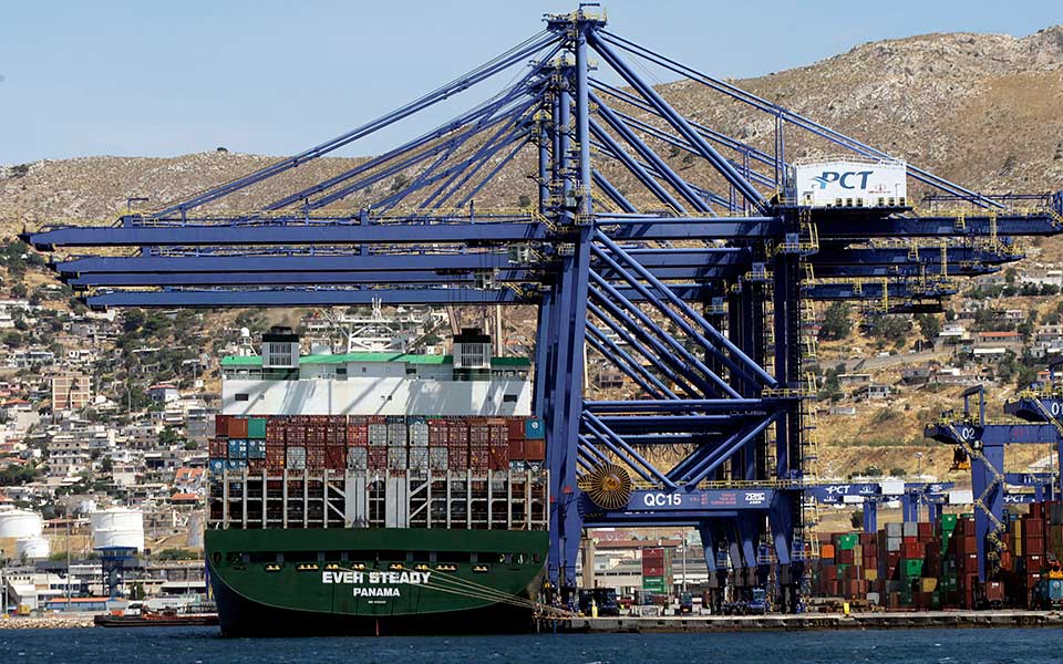 Piraeus container traffic slumps in March