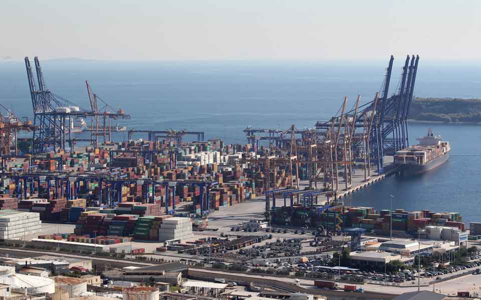 Container traffic has diminished by 30% at Piraeus port