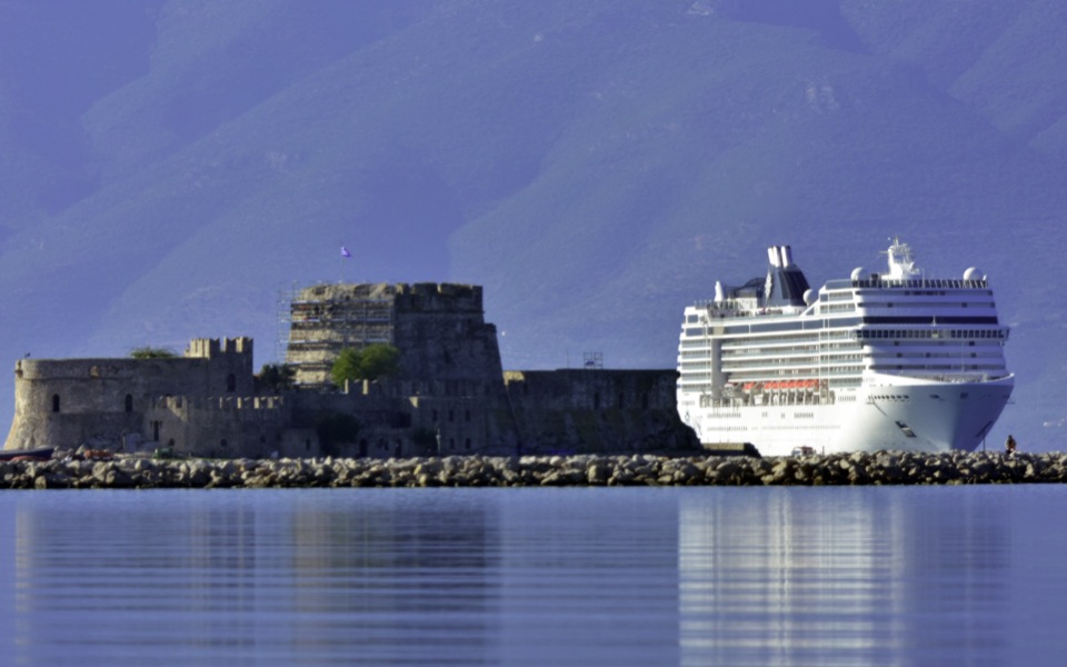Fewer cruise ships to visit Greek ports next year