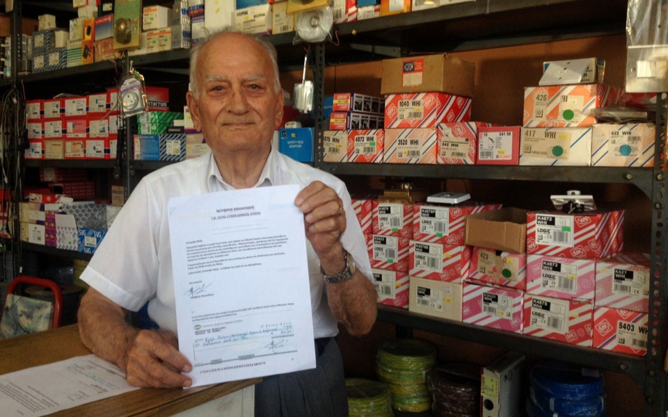 Elderly Cypriot donates pension to Greece