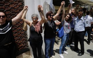 Cypriots join hands to demand solution