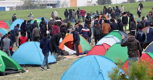 Last migrants end protest, evacuate makeshift camp in Diavata