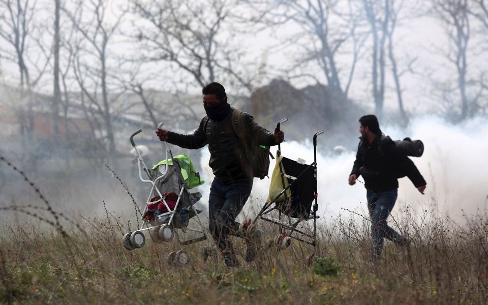 Greek police fire tear gas at migrants in Diavata