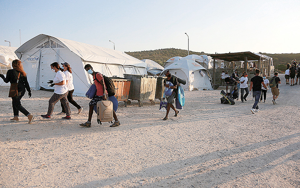 Police to set up subdivisions on islands with migrant centers