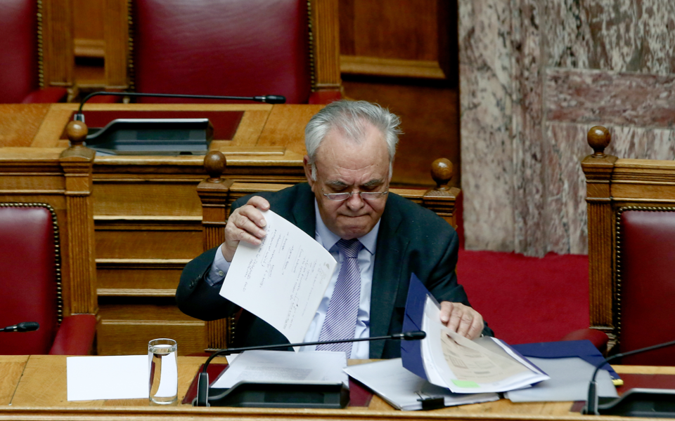Under pressure from creditors, Greek gov’t restricts borrower protection