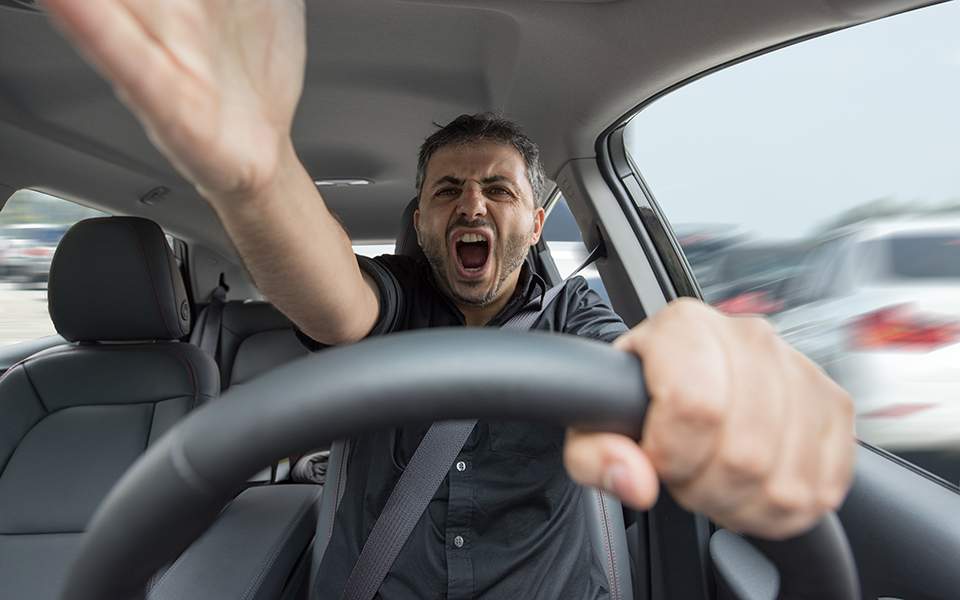 Greek drivers swear more than EU peers, survey shows