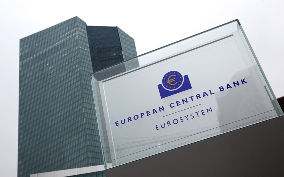ECB lowers emergency bank funding for Greece