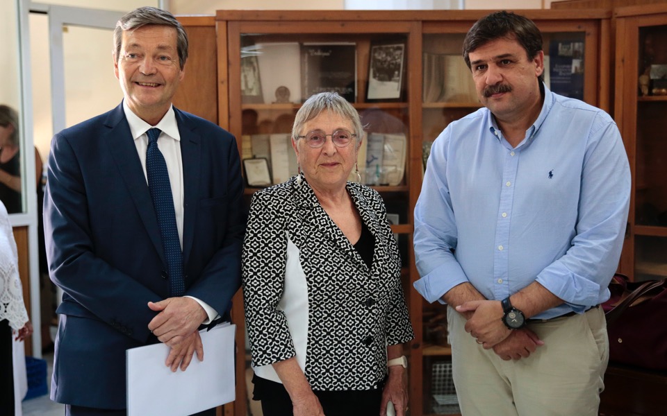 Greek education ministry signs agreement with French Institut Pasteur