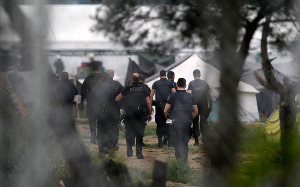 Greek authorities begin evacuation of Idomeni refugee camp