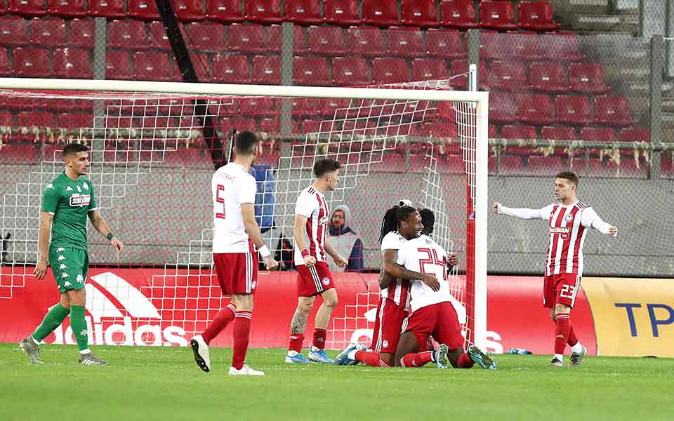 Derby win sends Reds top as Aris ends PAOK’s unbeaten streak