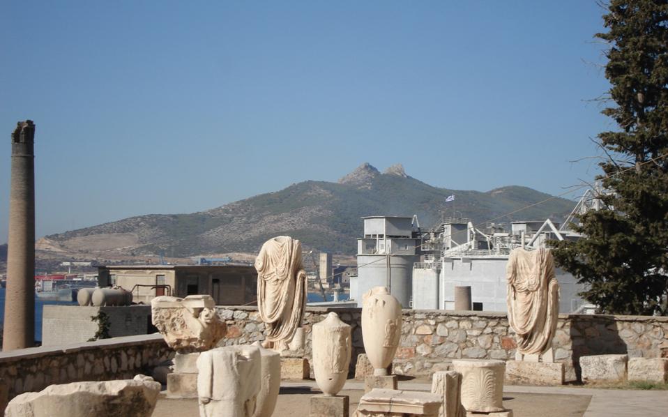 Striking museum workers shut down archaeological sites