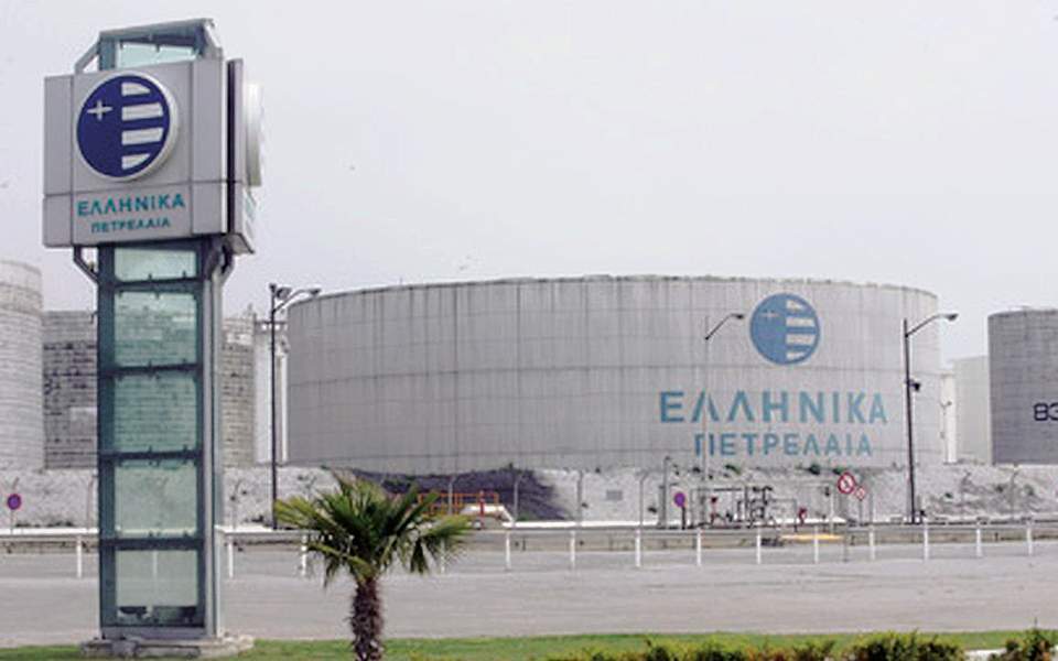 Hellenic Petroleum workers battling selloff block suitors from refineries