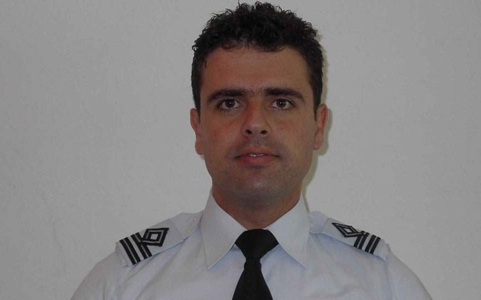 Air force pilot dies after plane crashes