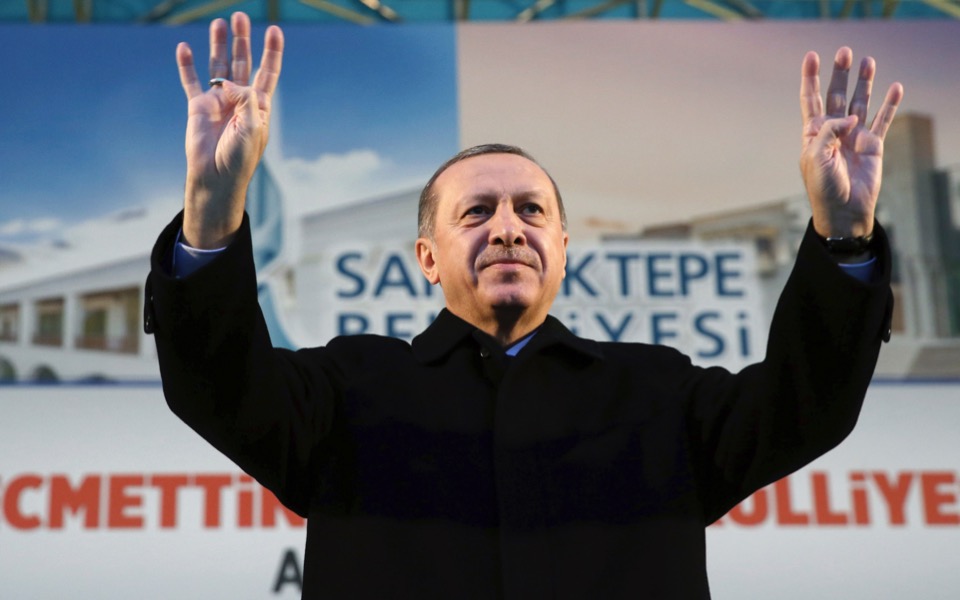Athens keeps low profile  in face of Erdogan rhetoric