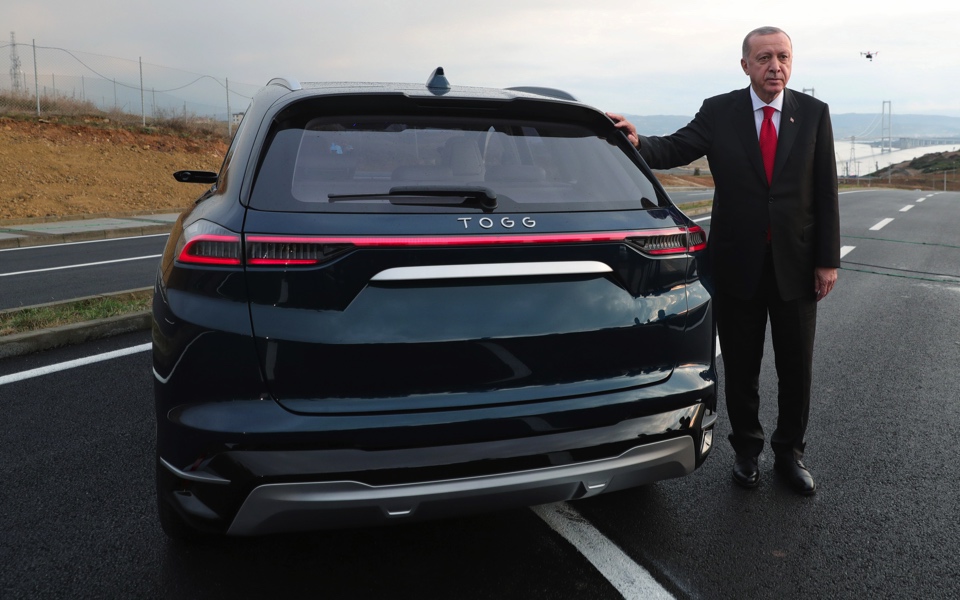 Erdogan unveils prototypes of 1st domestic car