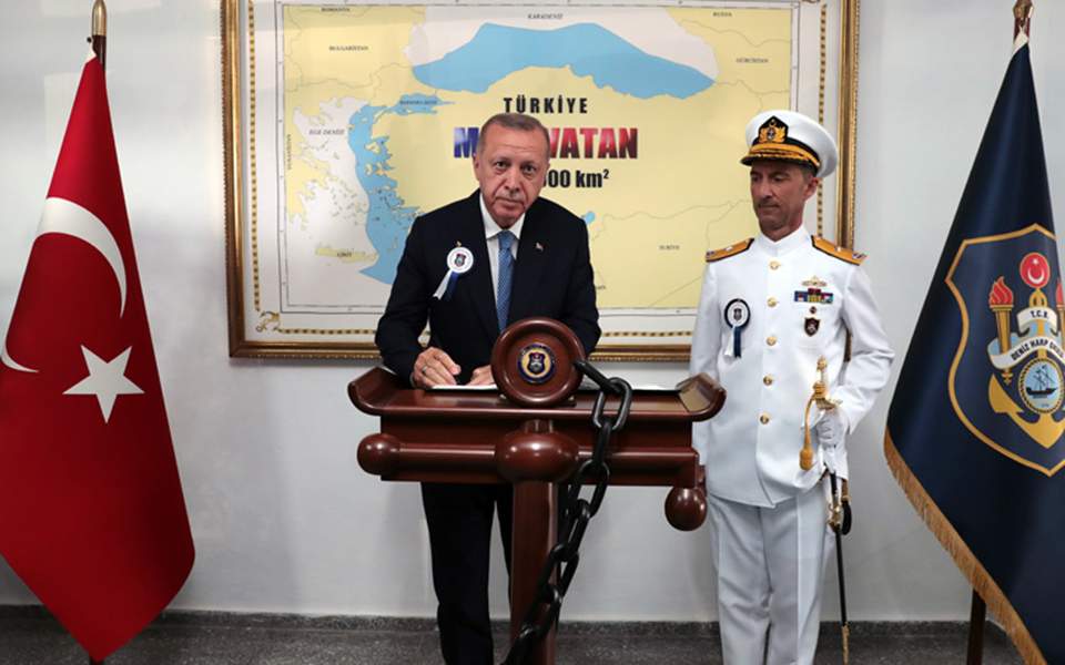 Erdogan takes photograph in front of ‘Blue Homeland’ map