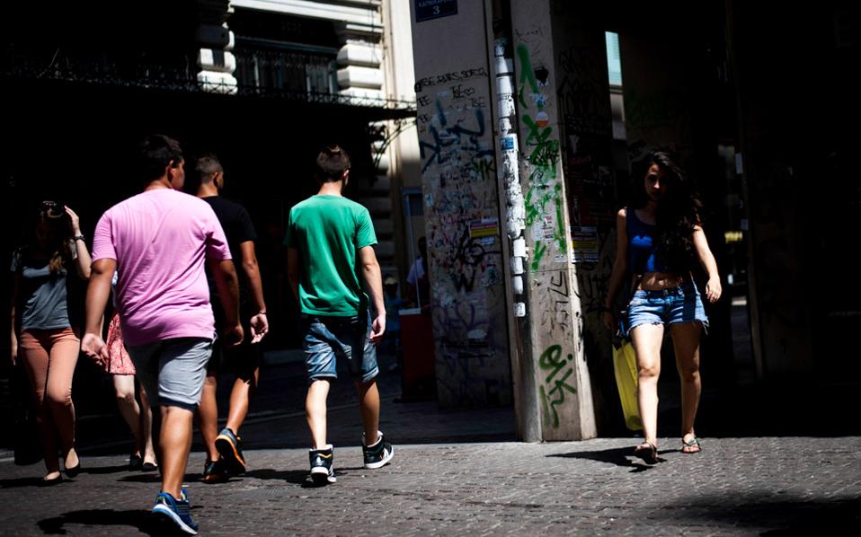 Greece losing people as economy struggles, data shows