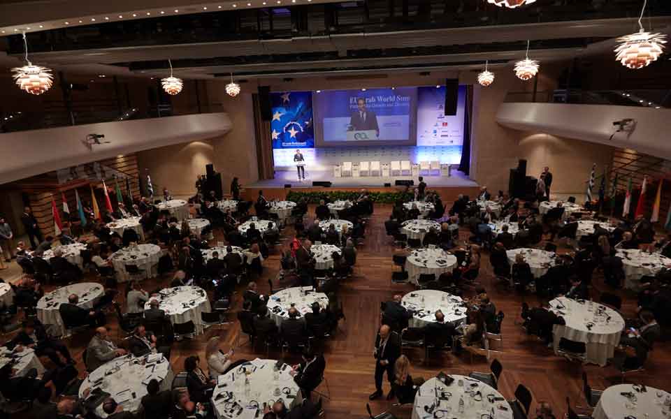 Arab investors see opportunities  despite snags, conference hears
