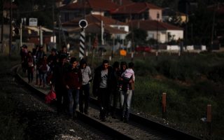Greece finalizes plan to build wall on border with Turkey