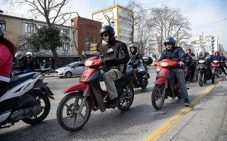 Workers in tourism, food delivery to hold protest in Thessaloniki on Tuesday