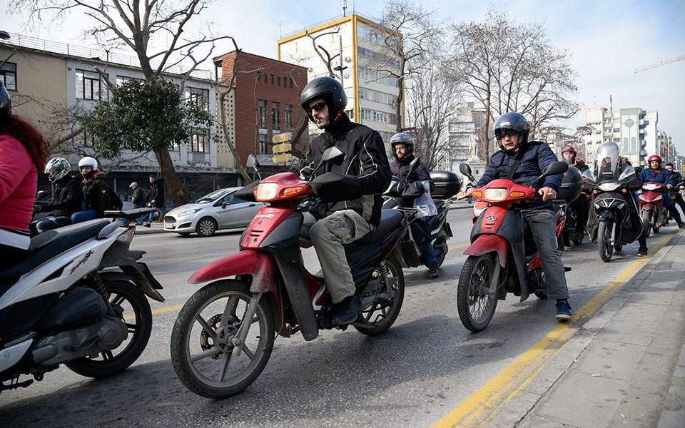 Food delivery workers stage protest motorcade in Thessaloniki