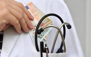Money paid to Greek hospital doctors in ‘fakelakia’ rose in 2009-13